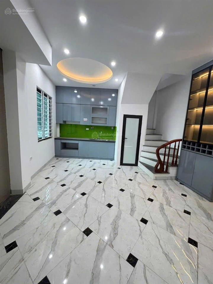 Anh chị tìm nhà ô tô tránh ở phụng châu nên xem căn này. view mặt hồ, full đồ. dt 33m2x4 tầng
