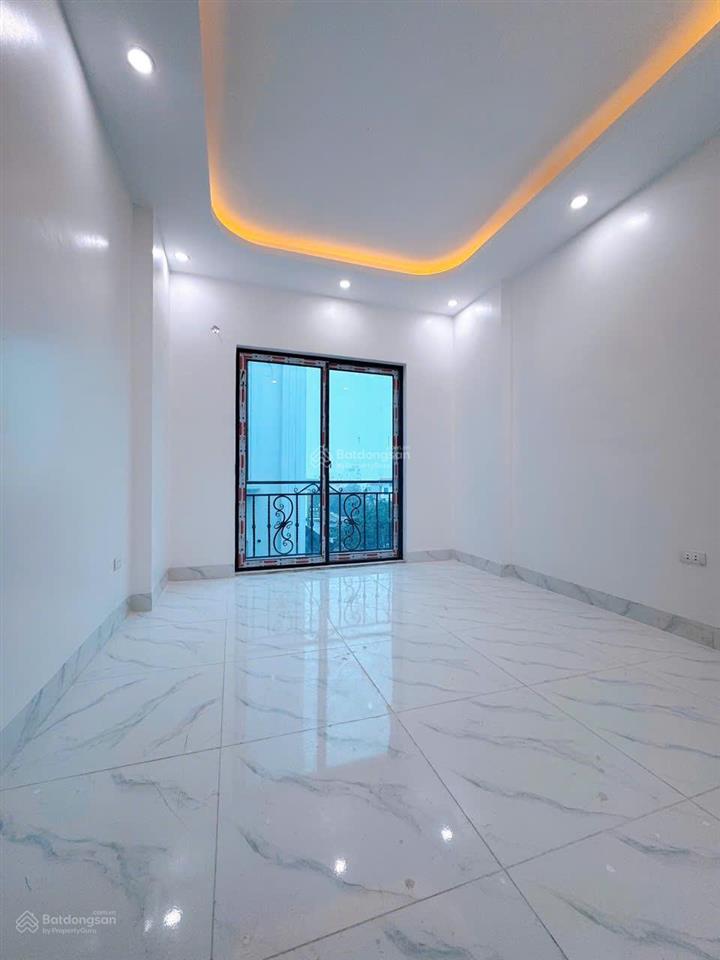 Ai đang tìm nhà ngõ thông phụng châu, ô tô vào cửa, gần đh tdtt nên xem căn này. dt 35m2, 3 tầng