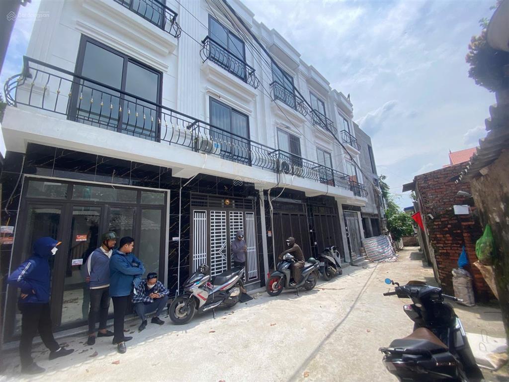 Ai đang tìm nhà ngõ thông phụng châu, ô tô vào cửa, gần đh tdtt nên xem căn này. dt 35m2, 3 tầng