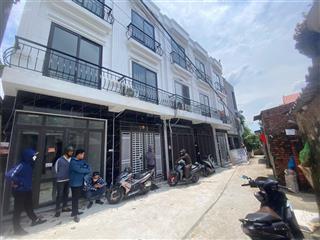 Ai đang tìm nhà ngõ thông phụng châu, ô tô vào cửa, gần đh tdtt nên xem căn này. dt 35m2, 3 tầng