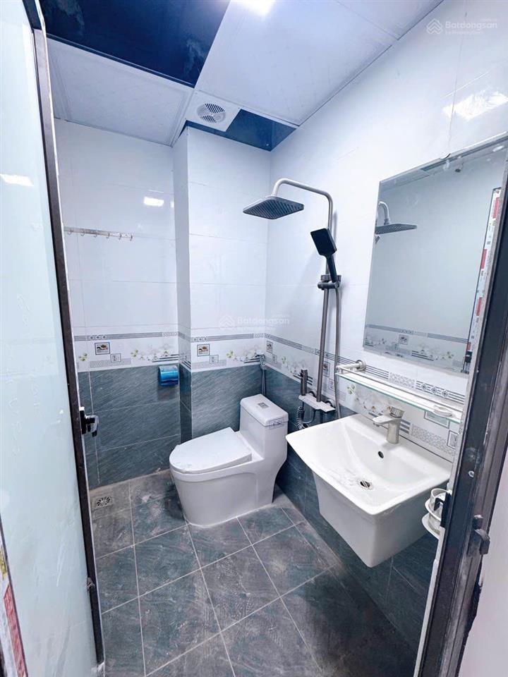 Ai đang tìm nhà ngõ thông phụng châu, ô tô vào cửa, gần đh tdtt nên xem căn này. dt 35m2, 3 tầng