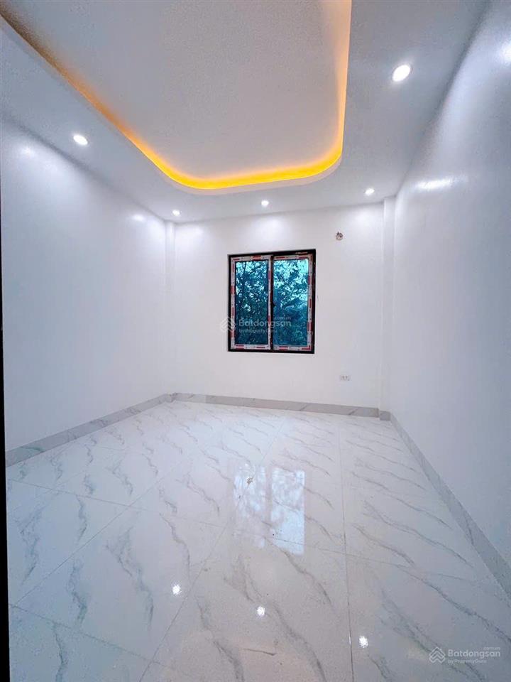 Ai đang tìm nhà ngõ thông phụng châu, ô tô vào cửa, gần đh tdtt nên xem căn này. dt 35m2, 3 tầng