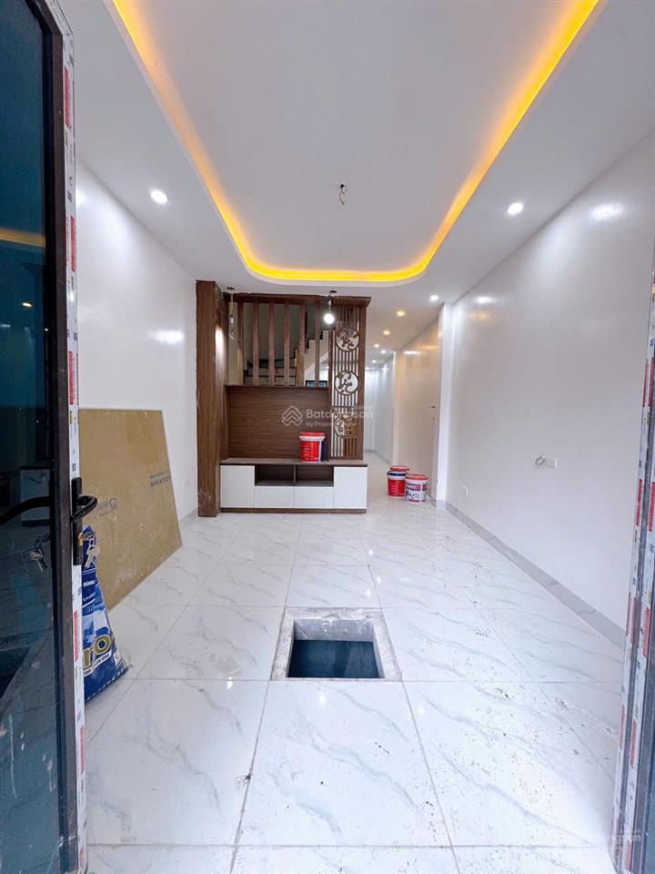 Ai đang tìm nhà ngõ thông phụng châu, ô tô vào cửa, gần đh tdtt nên xem căn này. dt 35m2, 3 tầng