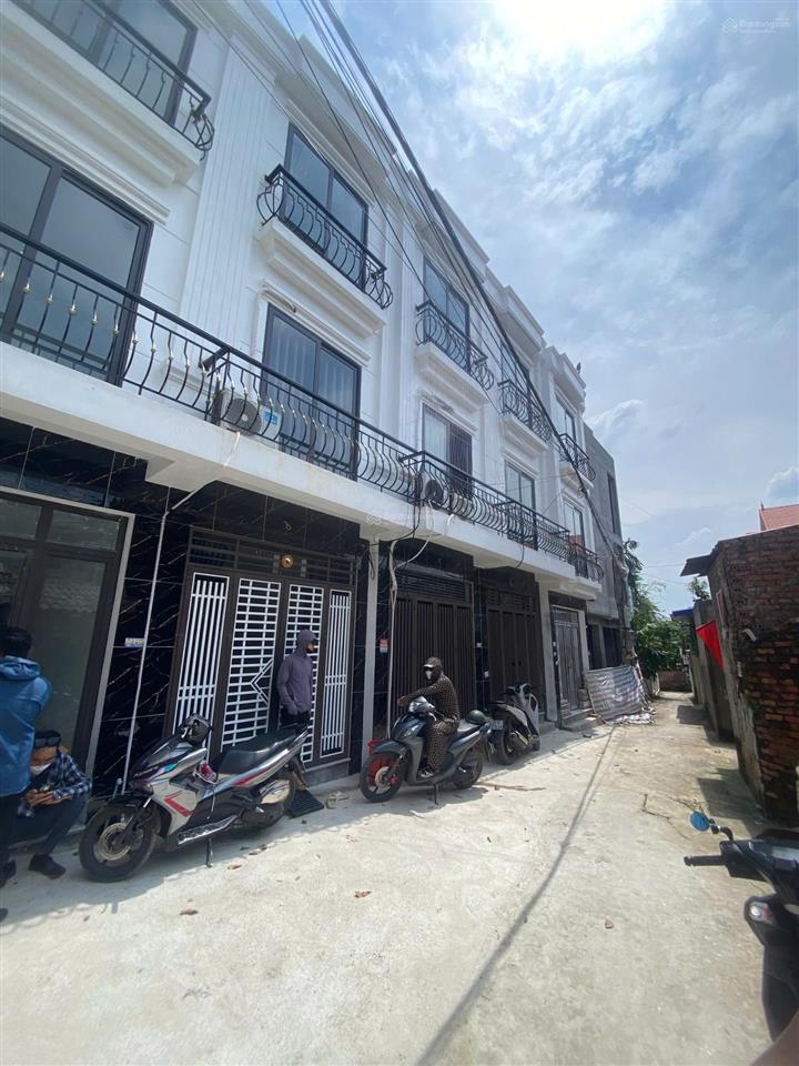 Ai đang tìm nhà ngõ thông phụng châu, ô tô vào cửa, gần đh tdtt nên xem căn này. dt 35m2, 3 tầng