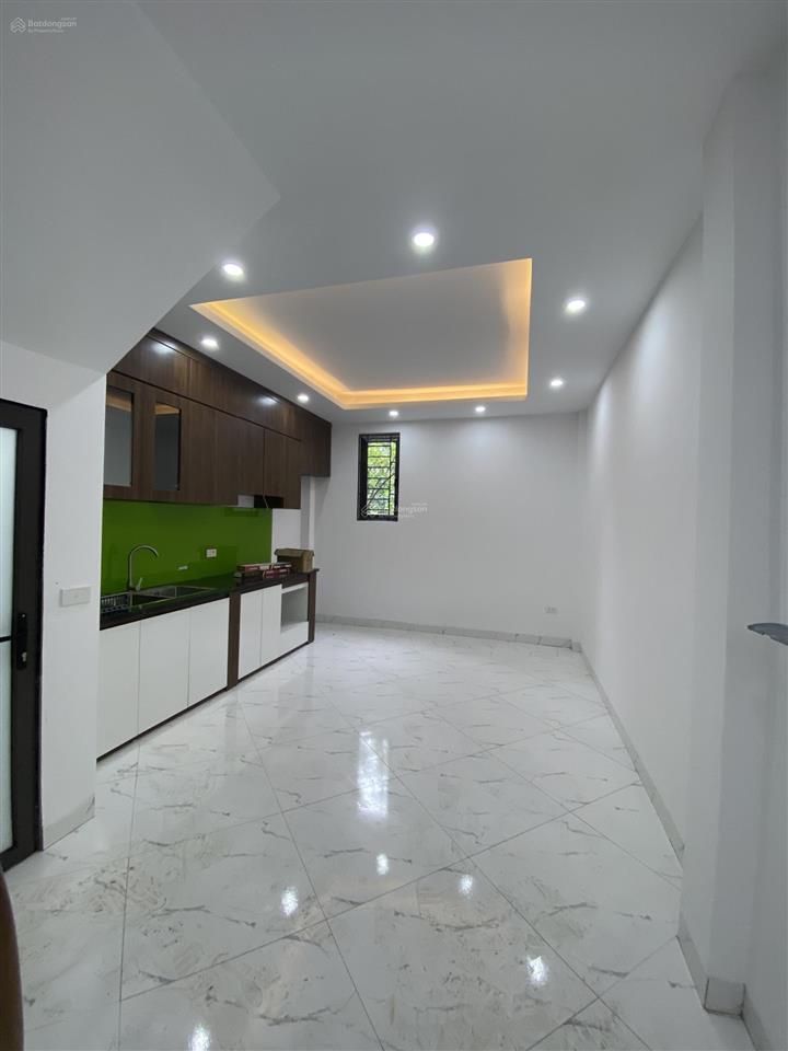 Căn hộ hiếm trung tâm chúc sơn, gần chợ thị trấn, ô tô cách 1 nhà. dt 38m2, 4 tầng. giá 3,59 tỷ