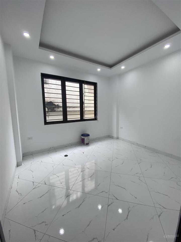 Căn hộ hiếm trung tâm chúc sơn, gần chợ thị trấn, ô tô cách 1 nhà. dt 38m2, 4 tầng. giá 3,59 tỷ