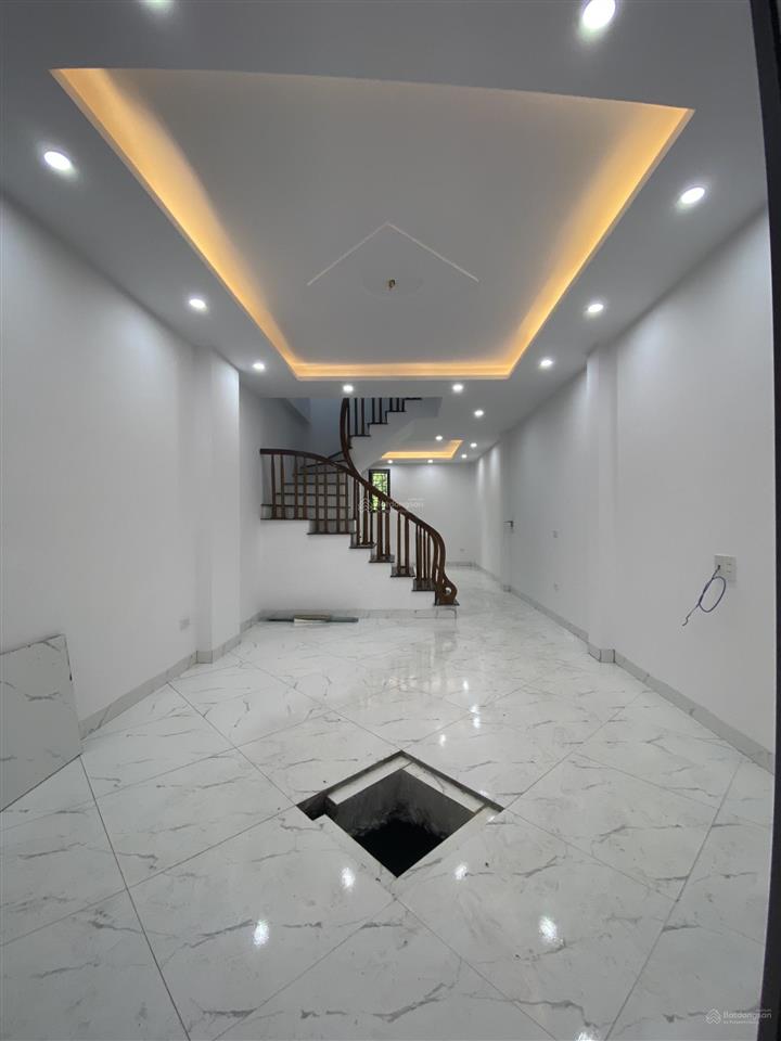 Căn hộ hiếm trung tâm chúc sơn, gần chợ thị trấn, ô tô cách 1 nhà. dt 38m2, 4 tầng. giá 3,59 tỷ