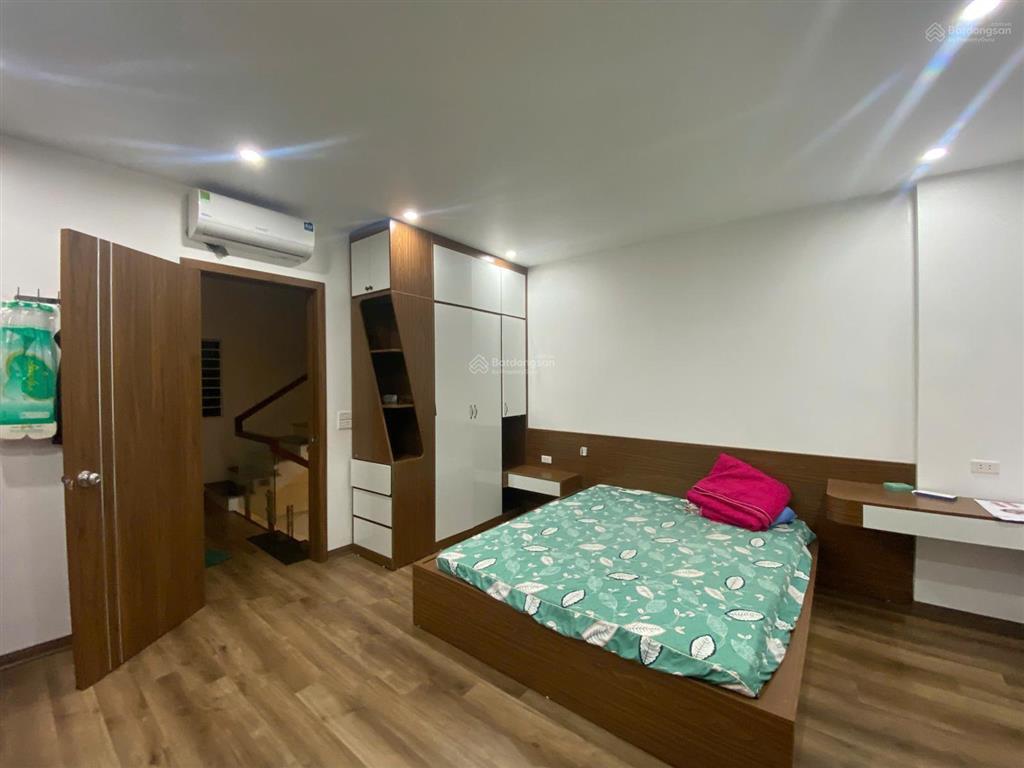 Cực hiếm. chủ chuyển công tác bán gấp nhà trong đê cao viên, full đồ. dt 34m2, 4 tầng. giá 4 tỷ