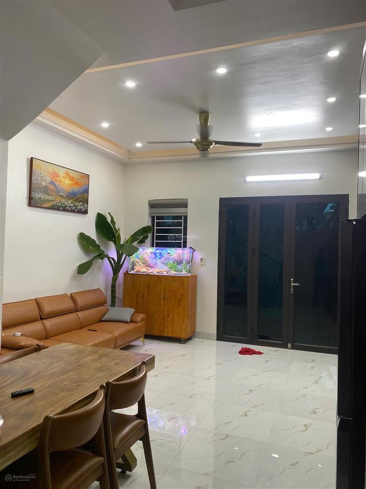 Cực hiếm. chủ chuyển công tác bán gấp nhà trong đê cao viên, full đồ. dt 34m2, 4 tầng. giá 4 tỷ