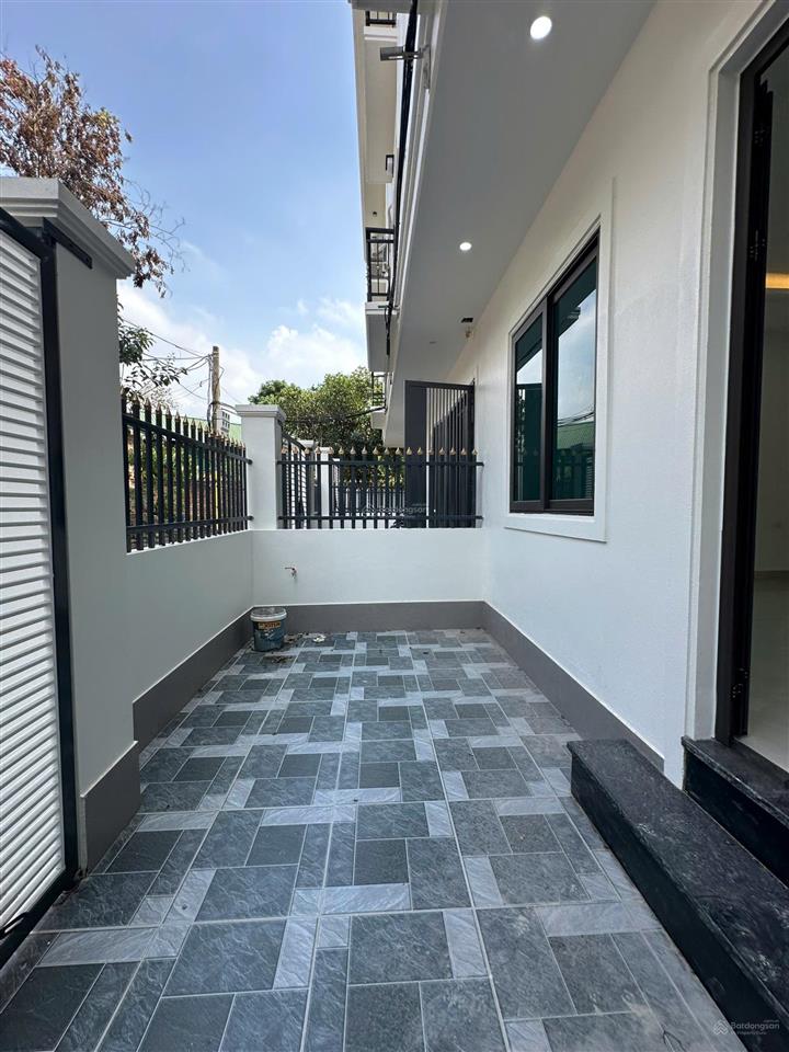 Cực hiếm. nhà rộng giá rẻ, xã hưng đạo, gần vành đai 4, dt 80m2, 3 tầng. sân trước sau. giá 3,38 tỷ
