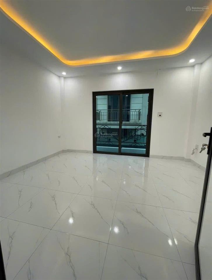 Cực rẻ, bán gấp nhà dọc đại lộ thăng long, ô tô lùi cửa, độc lập, dt 43m2, 3 tầng. giá 3,35 tỷ