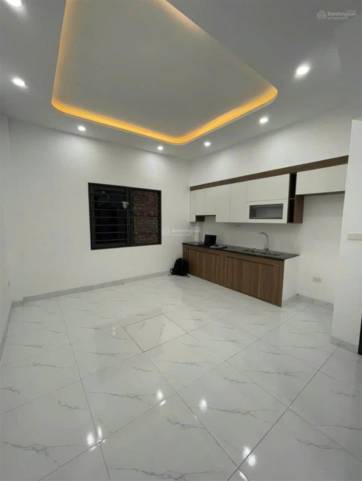 Cực rẻ, bán gấp nhà dọc đại lộ thăng long, ô tô lùi cửa, độc lập, dt 43m2, 3 tầng. giá 3,35 tỷ