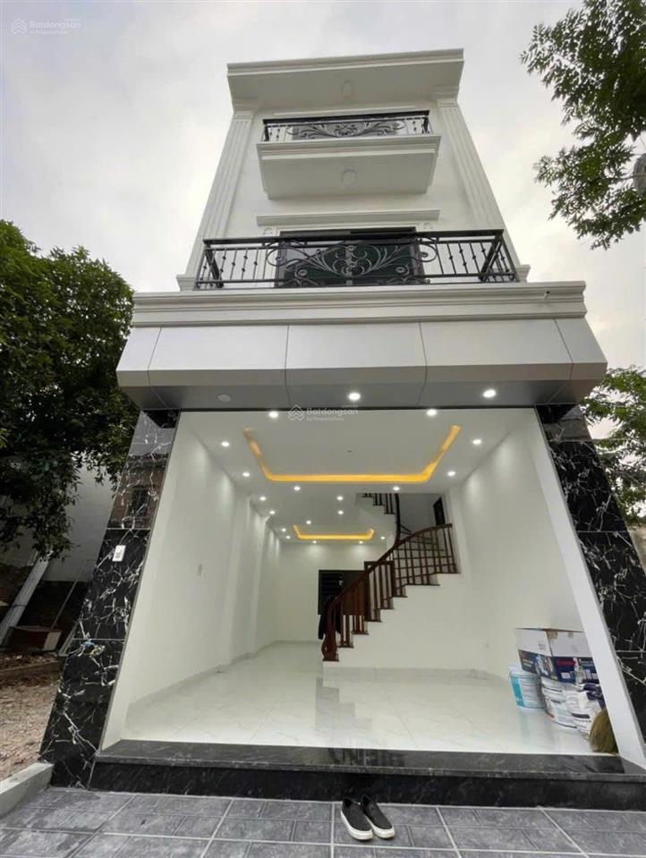 Cực rẻ, bán gấp nhà dọc đại lộ thăng long, ô tô lùi cửa, độc lập, dt 43m2, 3 tầng. giá 3,35 tỷ