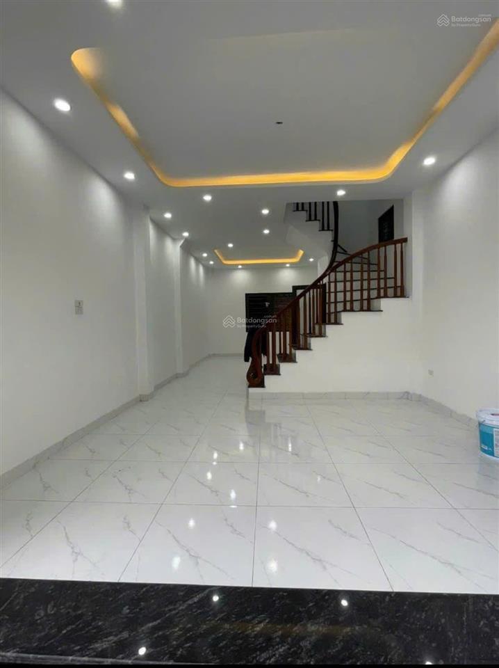 Cực rẻ, bán gấp nhà dọc đại lộ thăng long, ô tô lùi cửa, độc lập, dt 43m2, 3 tầng. giá 3,35 tỷ