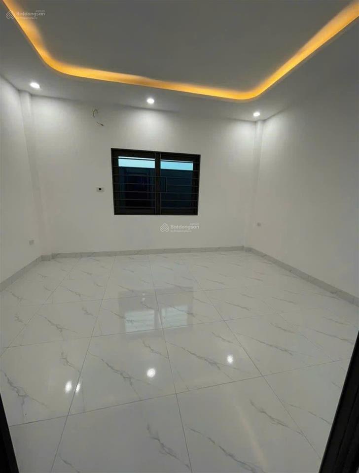 Cực rẻ, bán gấp nhà dọc đại lộ thăng long, ô tô lùi cửa, độc lập, dt 43m2, 3 tầng. giá 3,35 tỷ