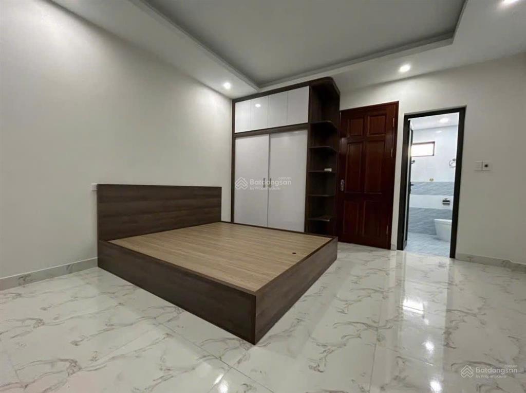 Bán gấp nhà ngãi cầu an khánh, đầy đủ nội thất, ô tô đỗ gần. ngõ 2,5m. dt 32m2, 5 tầng. giá 4.99 tỷ