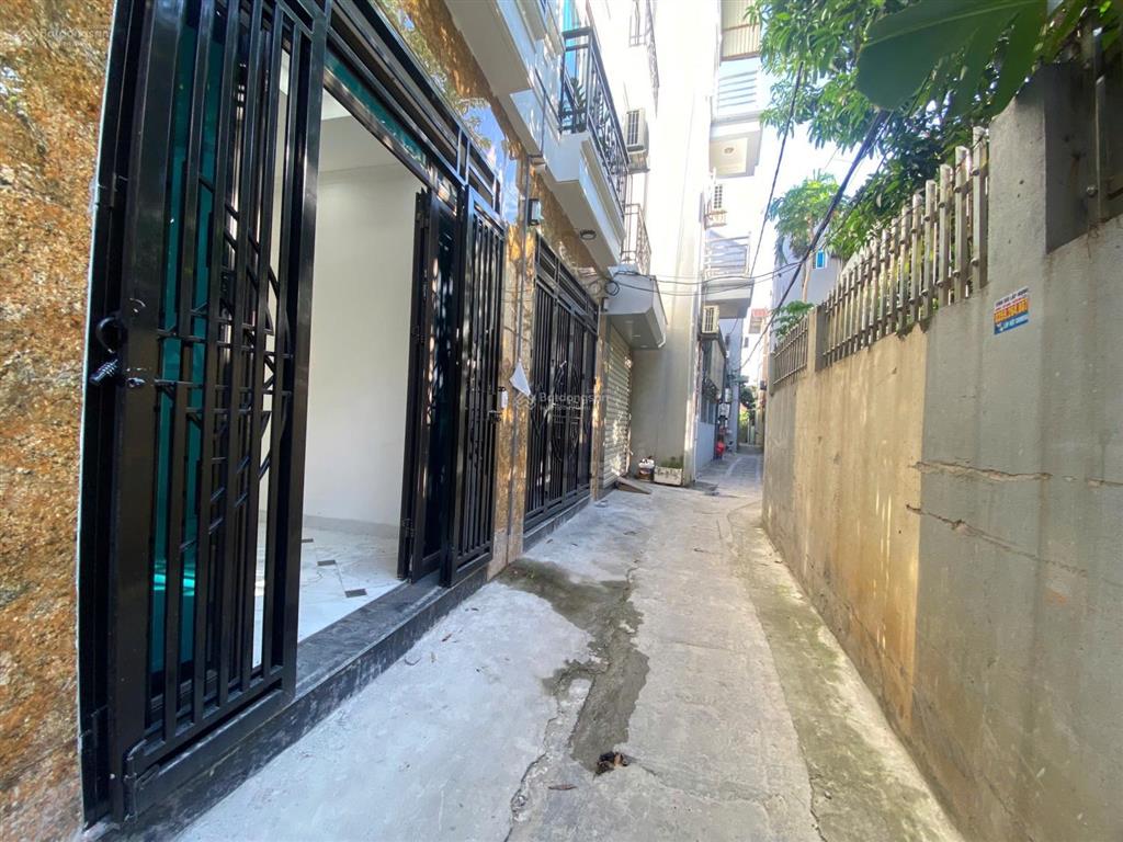 Bán nhà lô góc la nội, ngõ thông, ô tô cách 15m, 200m ra lê quang đạo. dt 39m2, 4 tầng. giá 8 tỷ