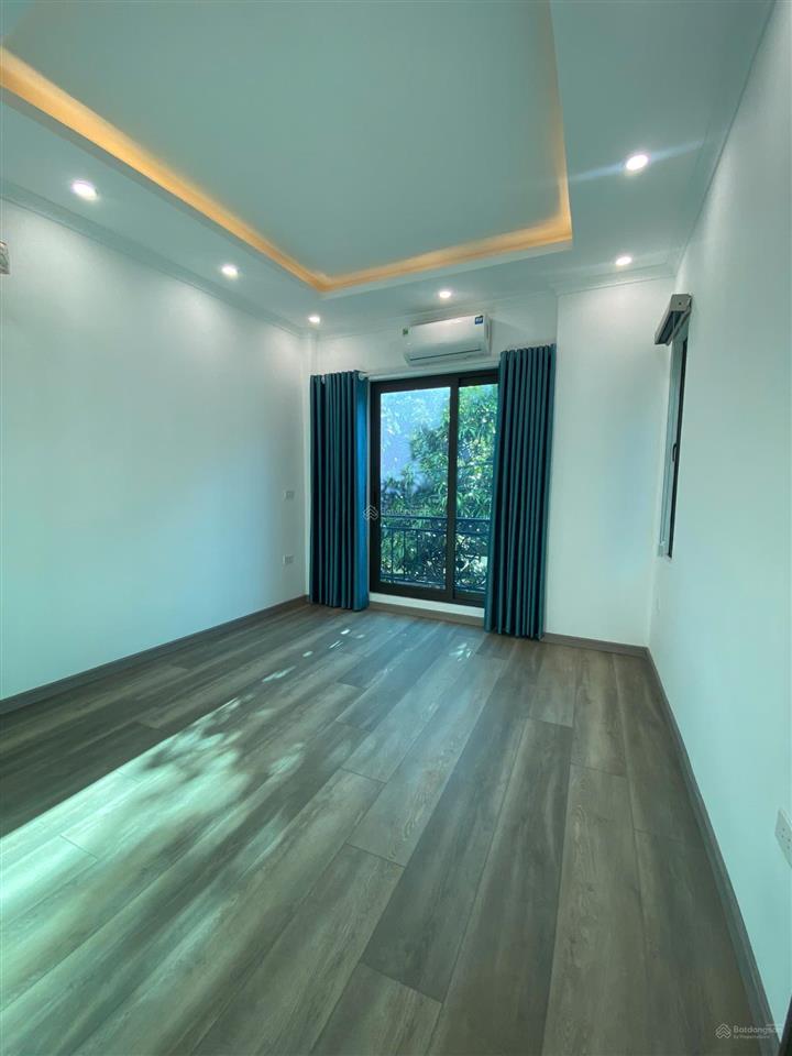 Bán nhà lô góc la nội, ngõ thông, ô tô cách 15m, 200m ra lê quang đạo. dt 39m2, 4 tầng. giá 8 tỷ