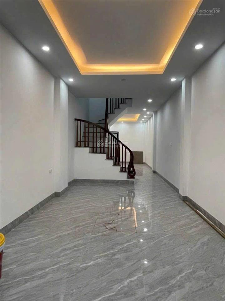 Bán cắt lỗ nhà đông la, gần công viên, ô tô tránh cách 10m, dt 39m2, 4 tầng. giá 3,7 tỷ