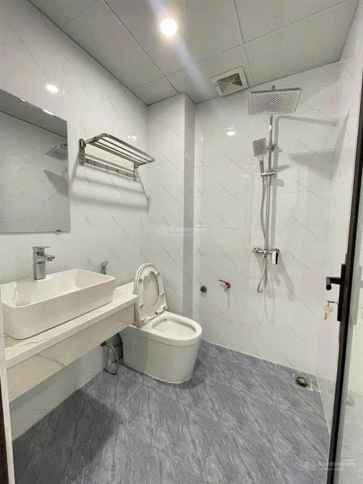 Bán cắt lỗ nhà đông la, gần công viên, ô tô tránh cách 10m, dt 39m2, 4 tầng. giá 3,7 tỷ