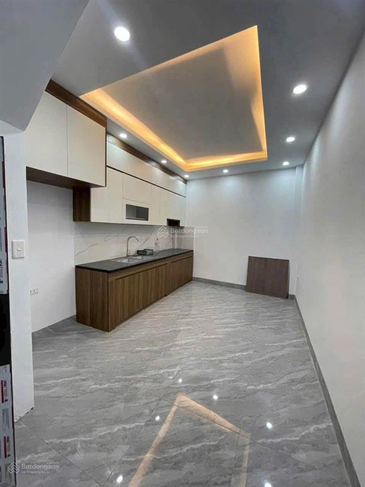 Bán cắt lỗ nhà đông la, gần công viên, ô tô tránh cách 10m, dt 39m2, 4 tầng. giá 3,7 tỷ