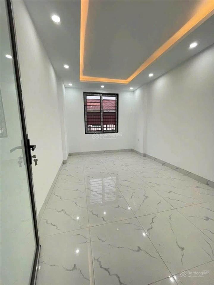 Bán cắt lỗ nhà đông la, gần công viên, ô tô tránh cách 10m, dt 39m2, 4 tầng. giá 3,7 tỷ