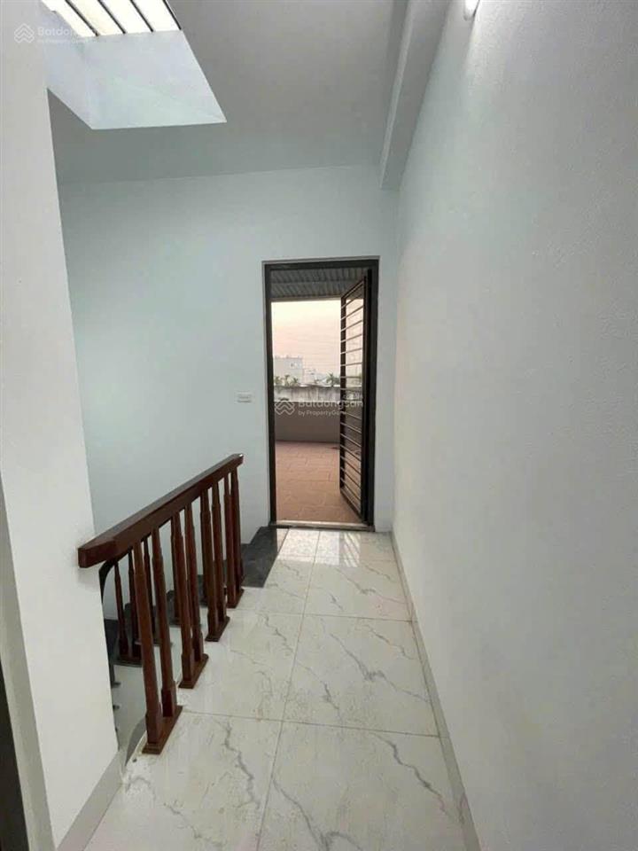 Bán cắt lỗ nhà đông la, gần công viên, ô tô tránh cách 10m, dt 39m2, 4 tầng. giá 3,7 tỷ