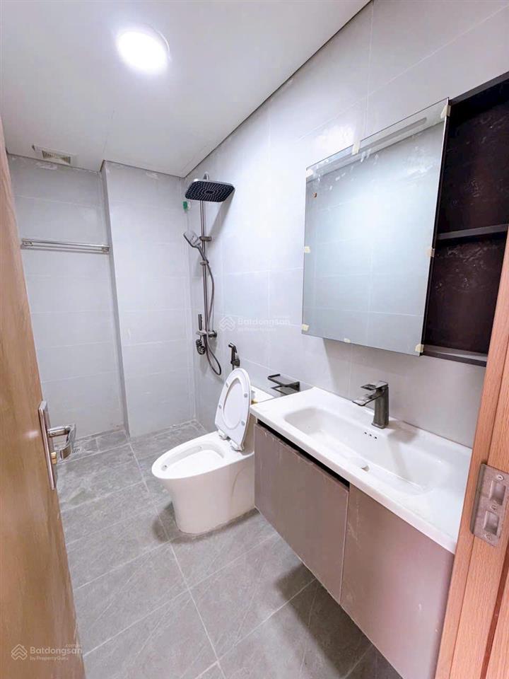 Bán nhà riêng tại hưng đạo. dt 112m2, 5pn, 4wc, pháp lý đầy đủ, sân ô tô siêu rộng. giá 5,25 tỷ