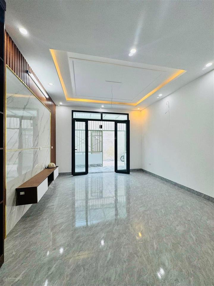 Bán nhà riêng tại hưng đạo. dt 112m2, 5pn, 4wc, pháp lý đầy đủ, sân ô tô siêu rộng. giá 5,25 tỷ