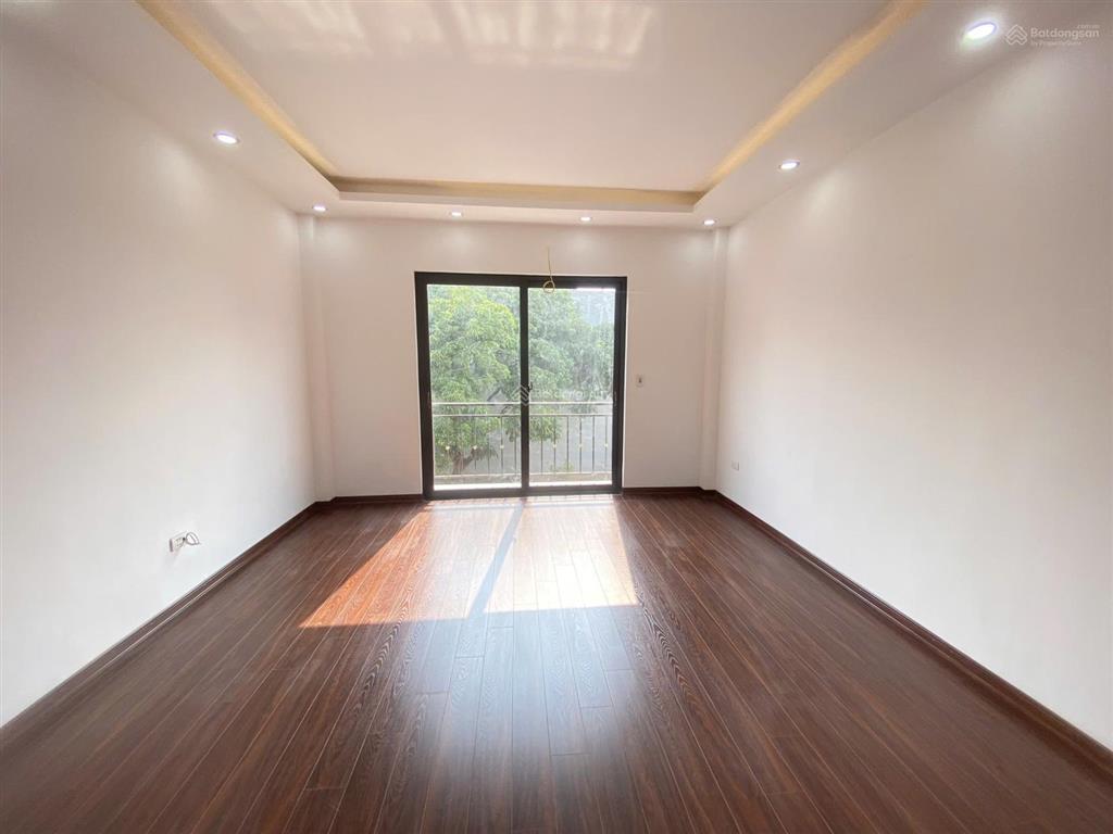 Bán nhà riêng vân côn, giá siêu hời 3,9 tỷ, 42m2x4 tầng, 2 mặt thoáng, 100m ra đại lộ thăng long
