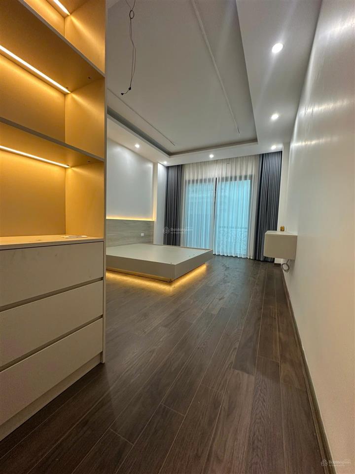 Bán nhà riêng tại đông la, hoài đức, 4,9 tỷ, 35m2, 6 tầng, 5pn, 5wc, đường thông ô tô vào nhà