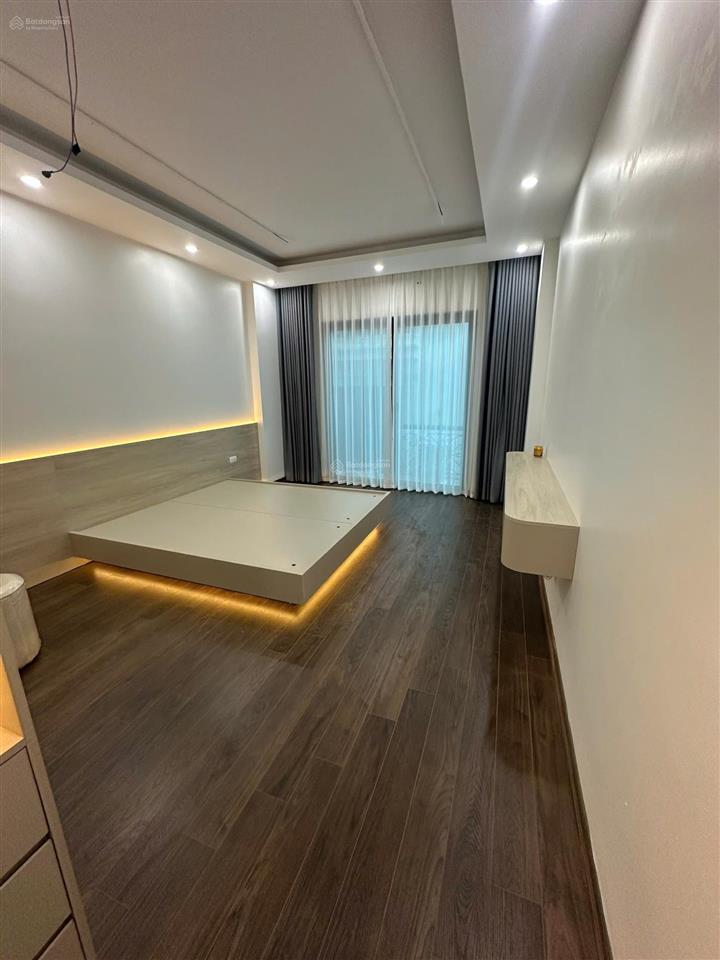 Bán nhà riêng tại đông la, hoài đức, 4,9 tỷ, 35m2, 6 tầng, 5pn, 5wc, đường thông ô tô vào nhà