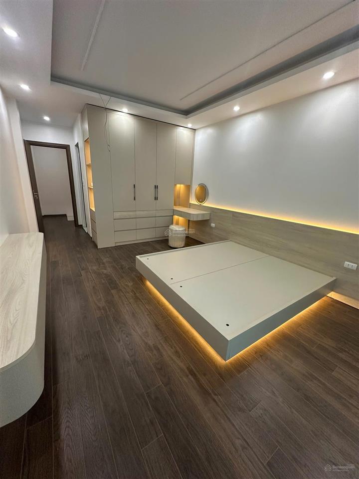Bán nhà riêng tại đông la, hoài đức, 4,9 tỷ, 35m2, 6 tầng, 5pn, 5wc, đường thông ô tô vào nhà