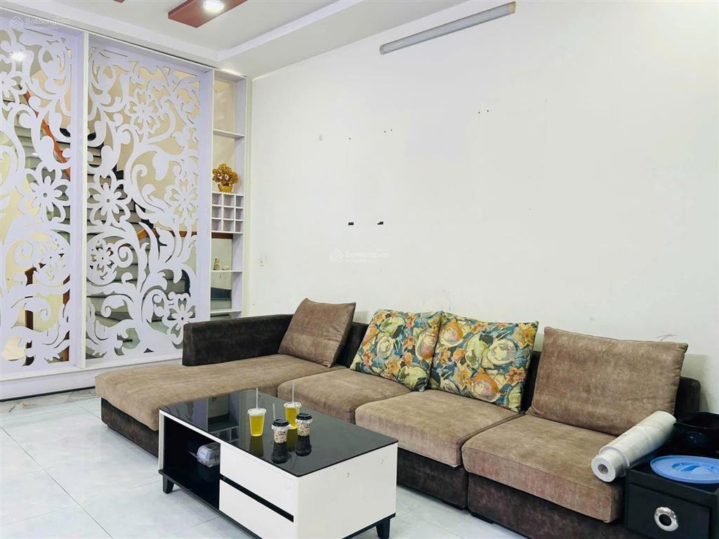 Cho thuê nhà 2 tầng 2 mê lỗ giáng 1 sát ngay chợ hòa xuân đà nẵng, vị trí đầy đủ tiện ích sống