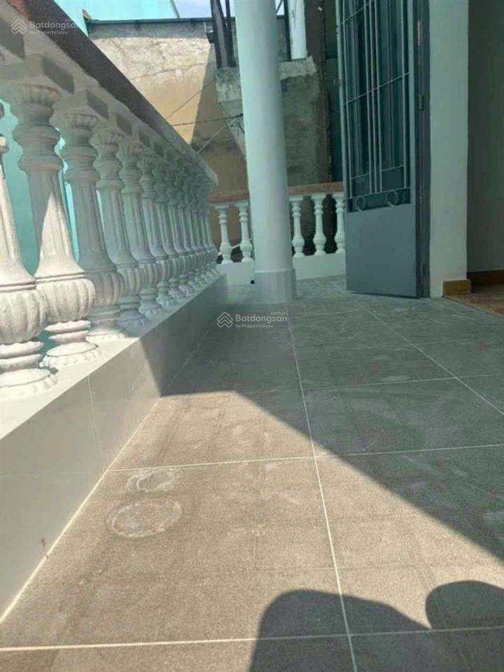 Nhà 2 tầng đường dương văn cam, linh tây, cạnh chợ thủ đức ô tô sát bên