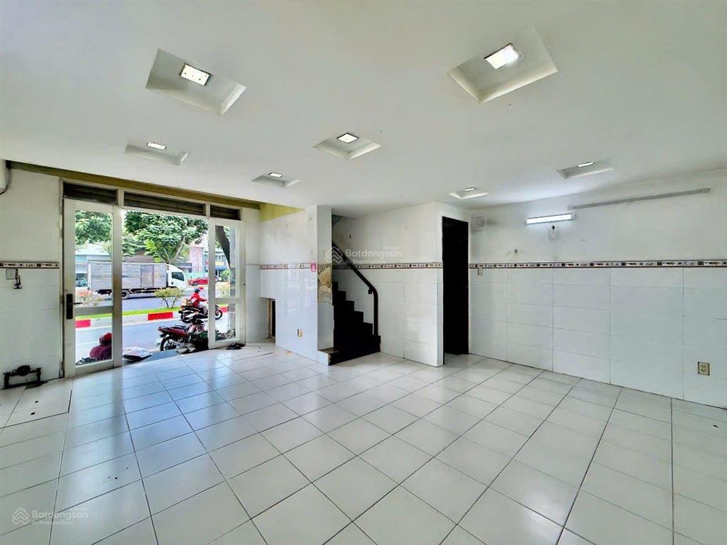 Mặt tiền kinh doanh phạm văn đồng 6 tầng ngang 6m gần sân bay chỉ hơn 9ty