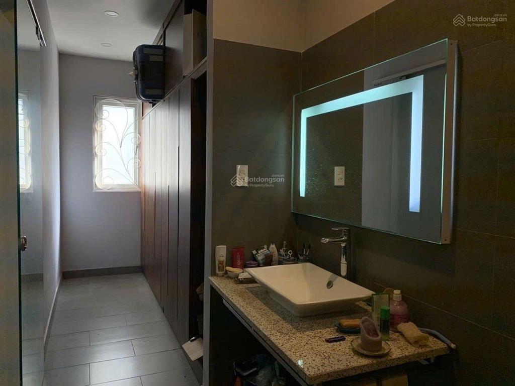 Bán nhà gần hxh lê quang định nhà cn 55m²  3 tầng sân thượng 3pn, 4wc, phòng thờ