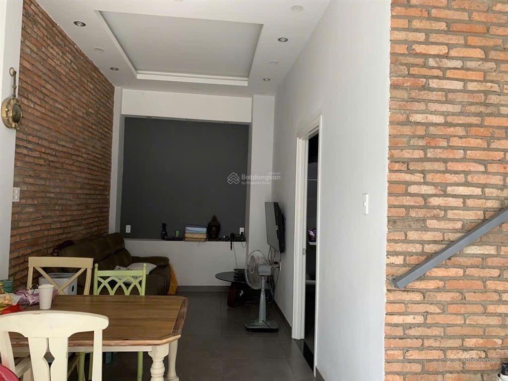 Bán nhà gần hxh lê quang định nhà cn 55m²  3 tầng sân thượng 3pn, 4wc, phòng thờ