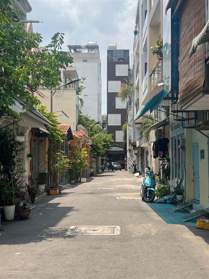 Hẻm xe hơi quay đầu trước nhà  90m² nhà cấp 4 cách chợ bà chiểu 100m nhỉnh 8 tỷ