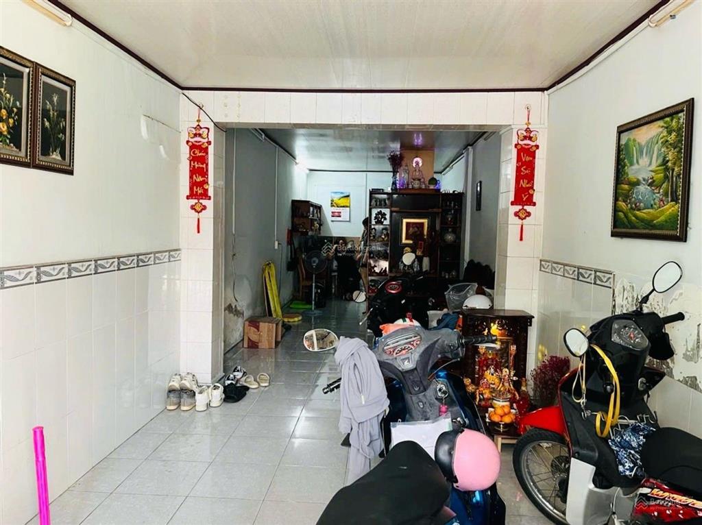Hẻm xe hơi quay đầu trước nhà  90m² nhà cấp 4 cách chợ bà chiểu 100m nhỉnh 8 tỷ