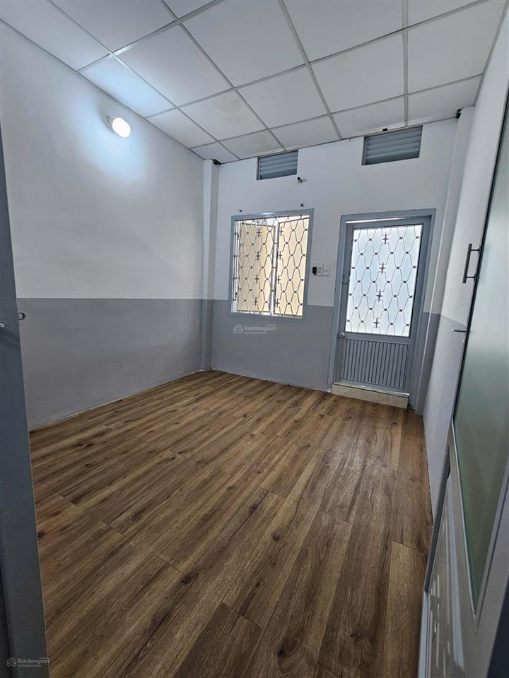 Phòng trọ 15m2 sát quận 1, đối diện bệnh viện bình thạnh có máy lạnh, tủ lạnh, ban công, nệm