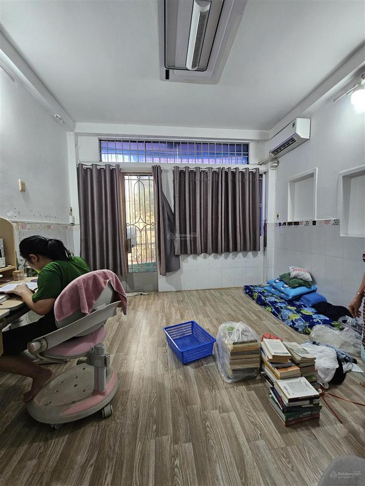 Bán nhà 4 tầng ngang 6,4m, dt 50m2, 6pn, 6wc, giá siêu hời 6,3 tỷ tại trường sa, bình thạnh, hcm