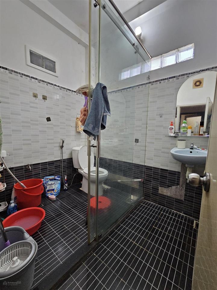 Bán nhà 4 tầng ngang 6,4m, dt 50m2, 6pn, 6wc, giá siêu hời 6,3 tỷ tại trường sa, bình thạnh, hcm