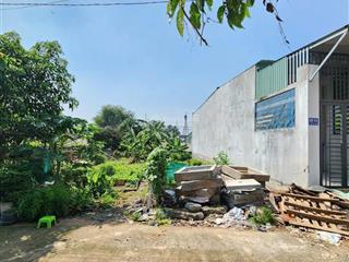 Còn 1 lô đất đang bán giáp chợ phú mỹ thủ dầu 1 .dt 124m2 full thổ cư. sổ sẵn công chứng ngay