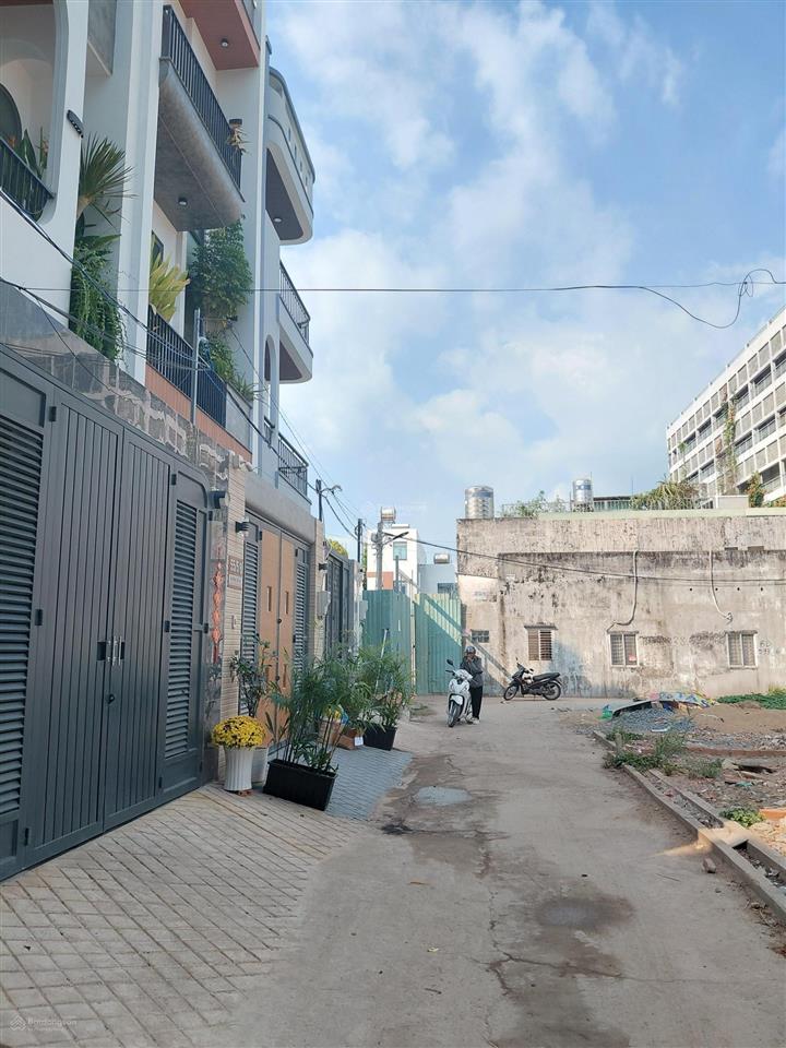 Đất đẹp hẻm xe hơi linh đôngthủ đức giá chỉ 4.650tỷ.còn thương lượng