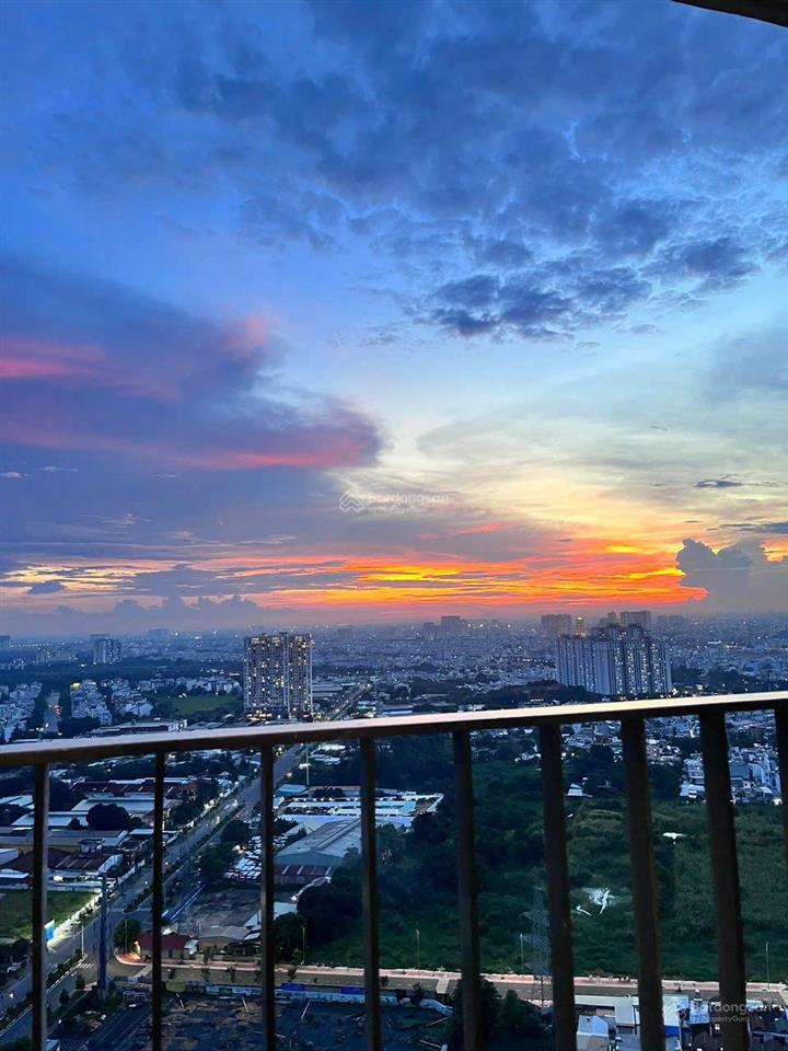 Pegasuite 1 , 68m ban công đông nam  4,3 tỷ ( bao thuế phí)