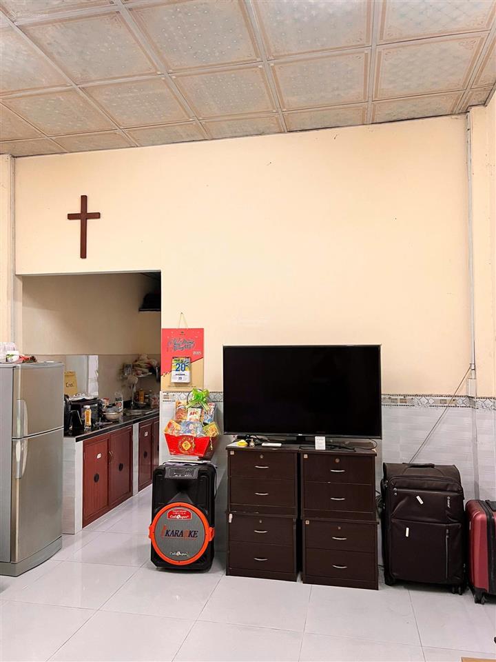 3,3 tỷ  nhà shr ngang 5m đông hưng thuận, hẻm thông gần chợ cây sộp