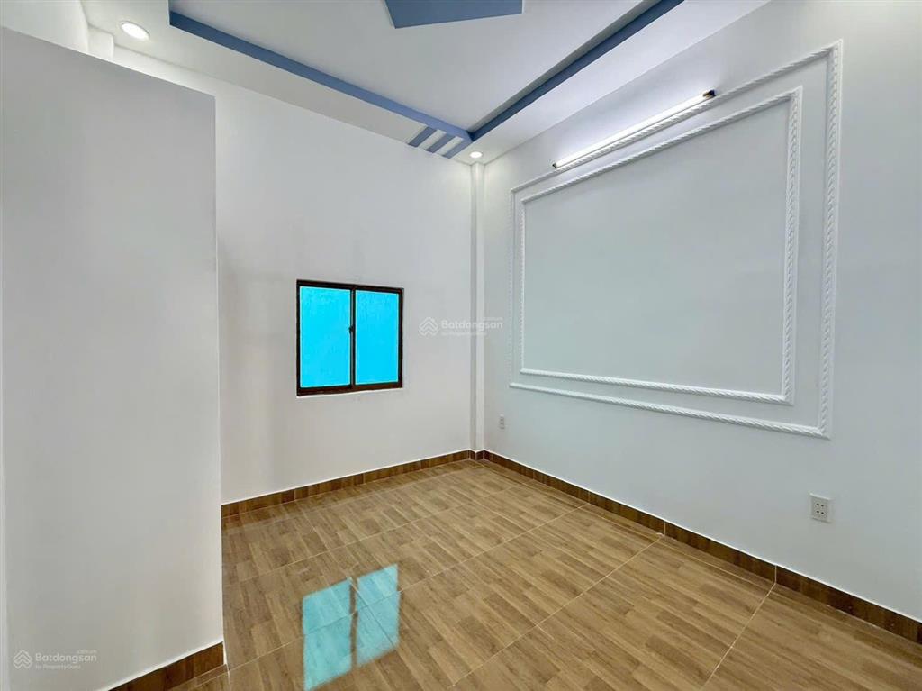 3,85 tỷ  nhà mới 53m2  shr  full nội thất  đông bắc cv quang trung  q12