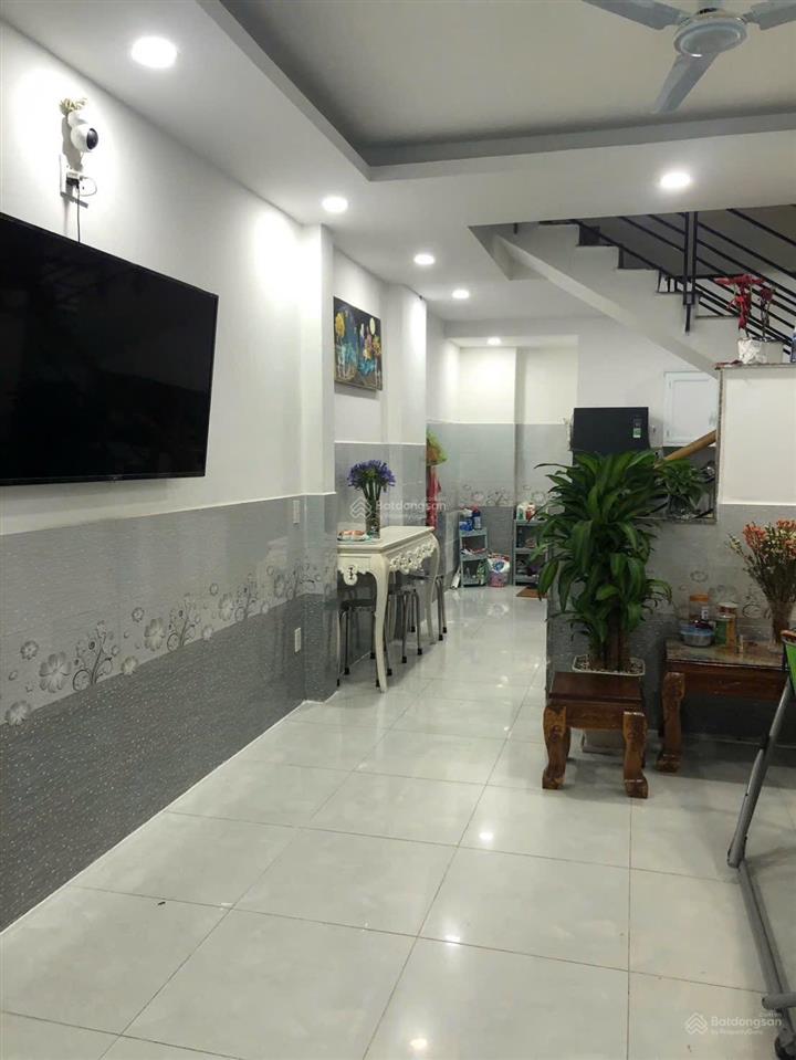 3,4 tỷ  nhà 3 tầng  mặt tiền shr  xe hơi tránh nhau  ht45