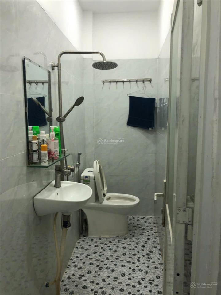 3,4 tỷ  nhà 3 tầng  mặt tiền shr  xe hơi tránh nhau  ht45